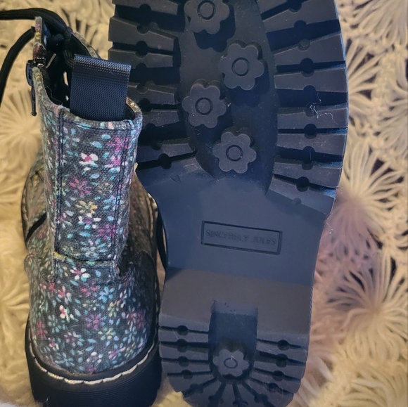 Sincerely Jules Floral boots. No Wear. Perfect Condition. - Picture 2 of 7